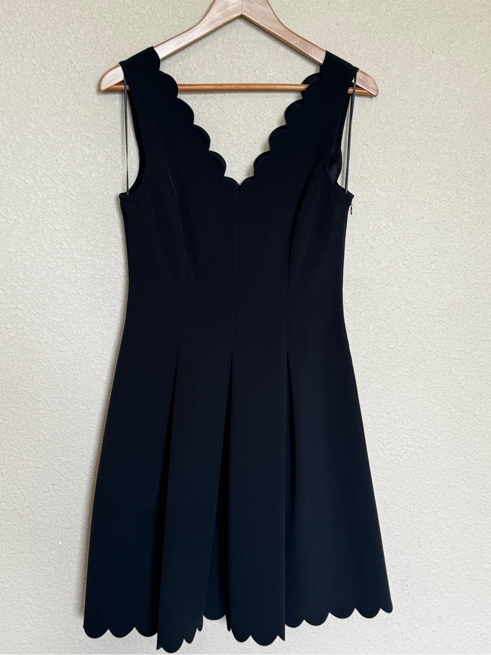 Banana Republic Black Scalloped Fit & Flare Pleated Cocktail Dress Size 6
